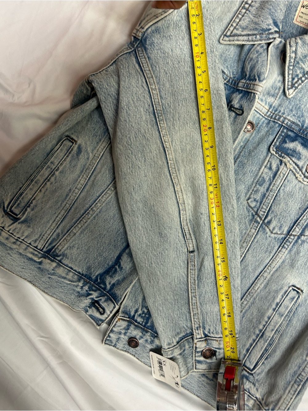 we free people oversize demin cropped jackets xs ,price is firm !